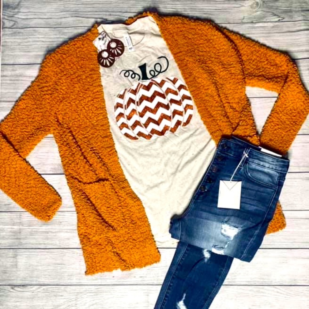 •Pumpkin glitter Bella canvas tee 
•sizes•small•2X